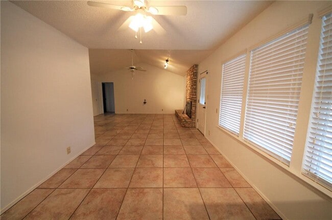 Building Photo - 13320 Water Oak Ln