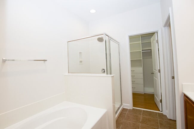 Building Photo - Charming 3 bed, 2.5 bath home with bonus t...