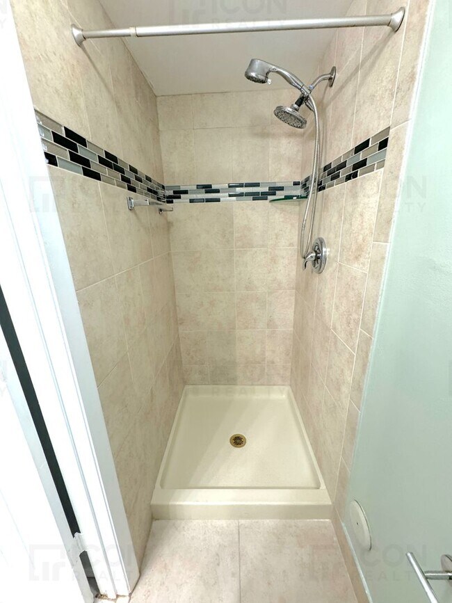 Building Photo - 152 NW 60th Ave