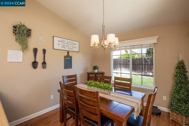 Building Photo - 1731 Brookside Dr