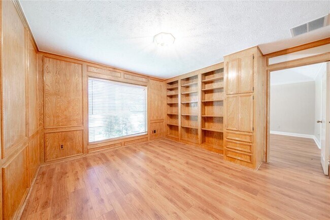 Building Photo - 9107 Pine Stream Ct