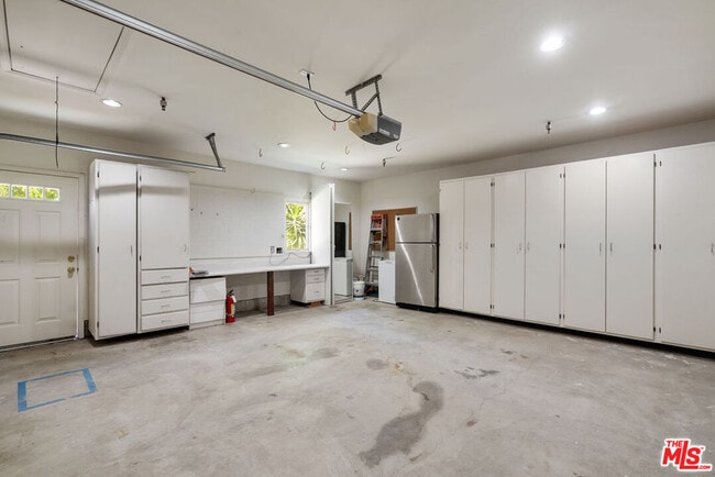 Building Photo - 2049 Watson St