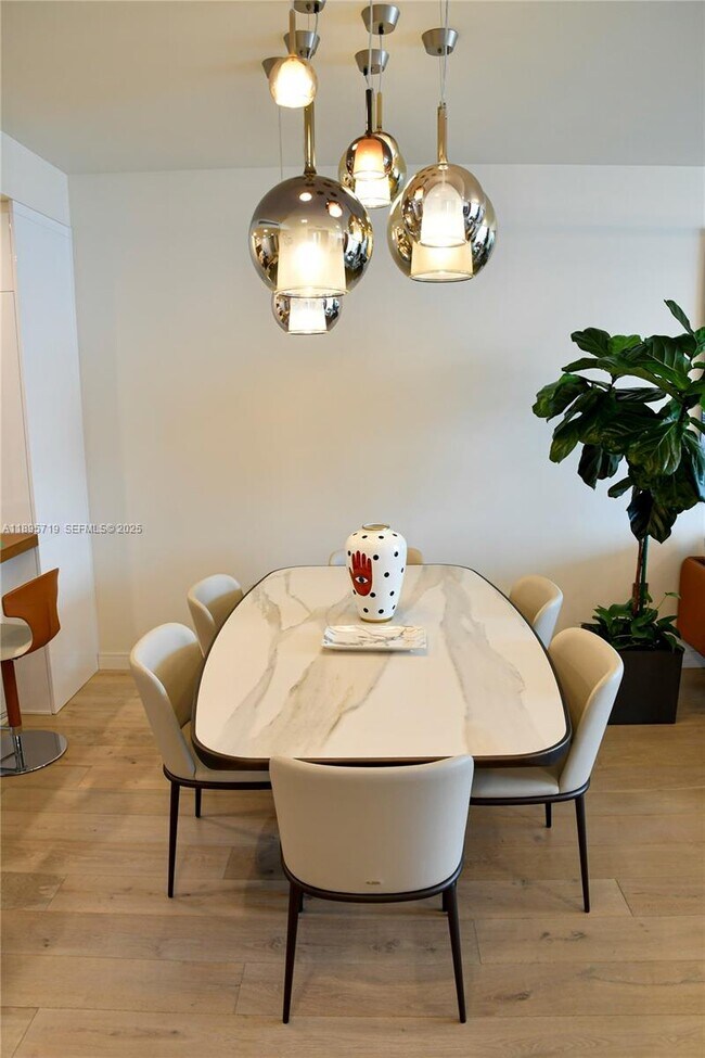 Building Photo - 15701 Collins Ave