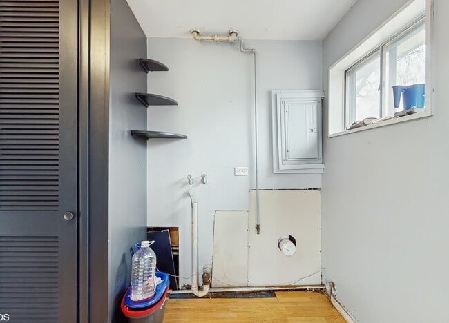 Building Photo - 1317 Mackinaw Ave