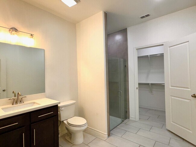 Building Photo - 9913 Kaspar Dr