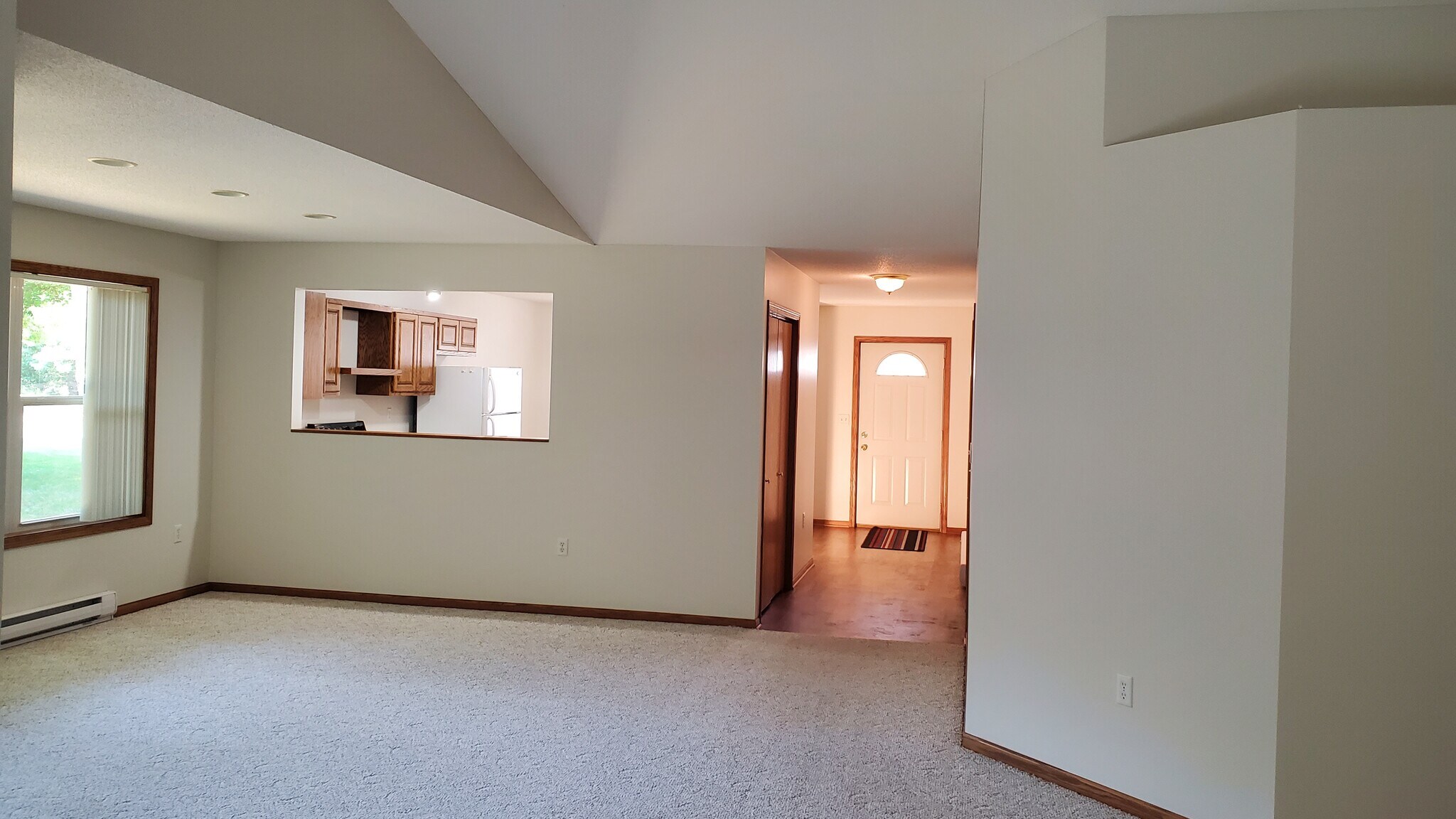 Building Photo - 335 Maple Ridge Ct