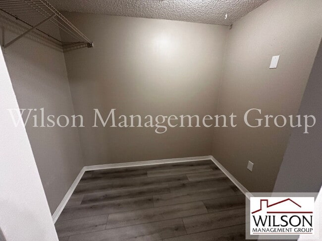 Building Photo - 500 Yellowwood Ct