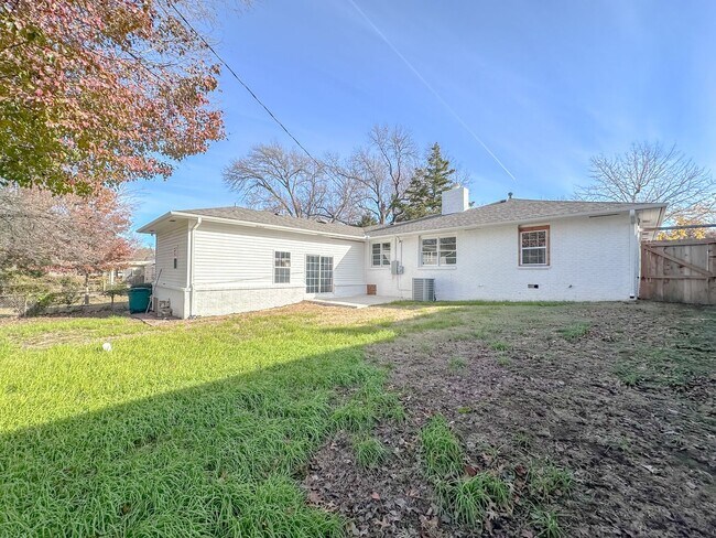 Building Photo - Midtown Tulsa: Stunning 4 bedroom 2 bathroom home