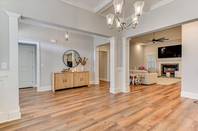 Building Photo - 1213 Elbron Dr