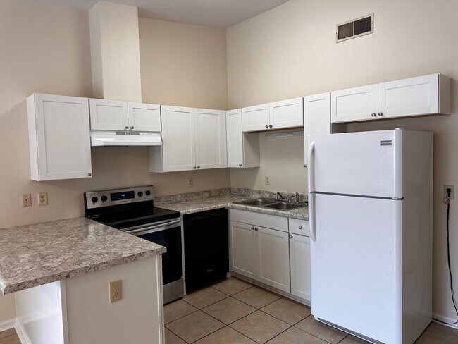 Building Photo - 218-G White Drive @ Cedar Pines-Move In Ready