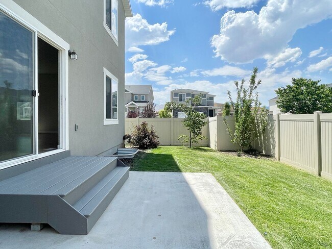 Building Photo - Modern Herriman Home at Big Bend Park!