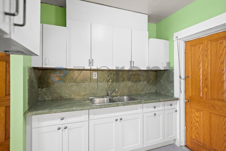 Building Photo - 130 Templeton Ave