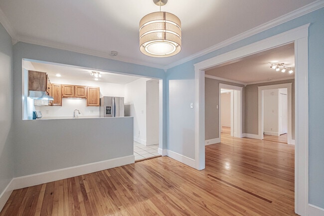 Building Photo - 197 Pine St