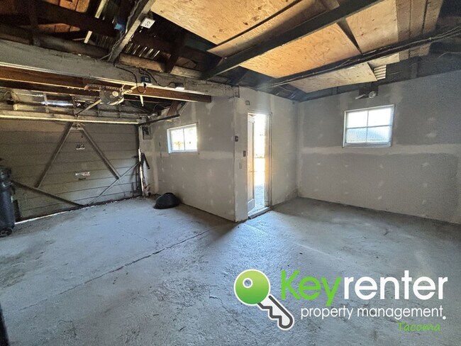 Building Photo - Charming 2-Bedroom Home with Modern Upgrad...