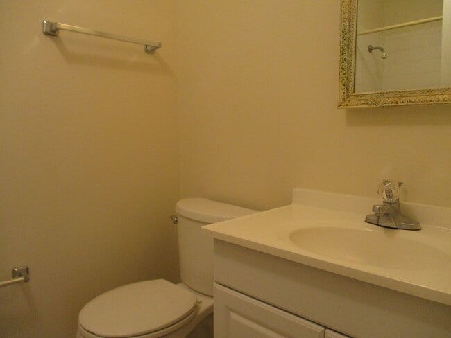 Building Photo - FOR RENT! 2 Bedroom, 2 Bath Upper Level Co...