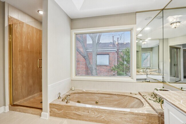 Building Photo - 19 Landmark St