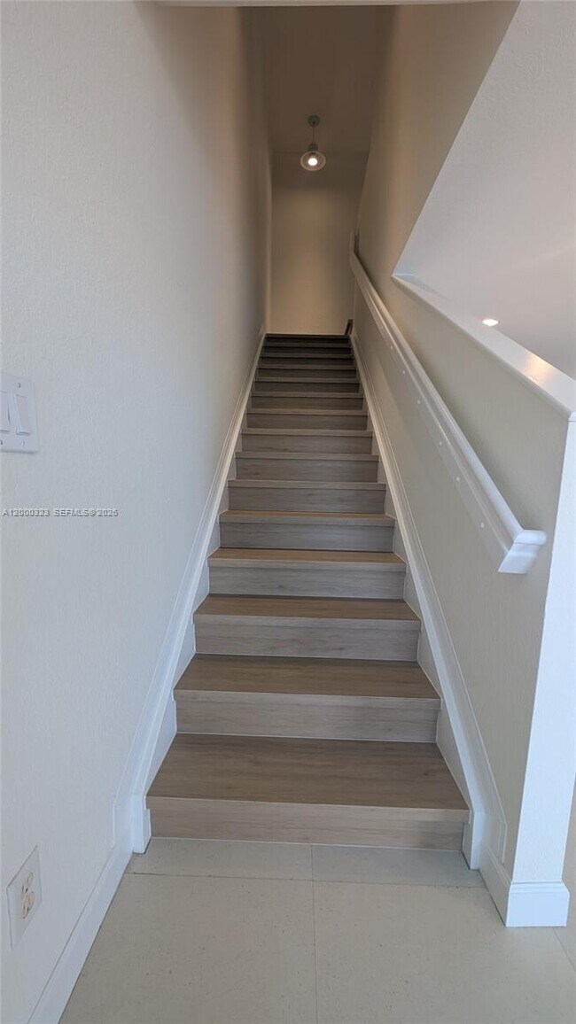 Building Photo - 5910 Royal Way