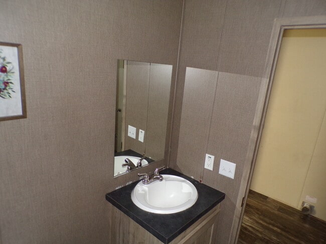 Building Photo - 16023 Red Oak
