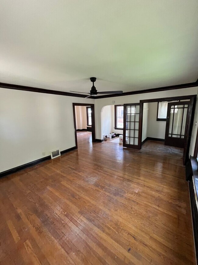 Building Photo - 306 N 71st St