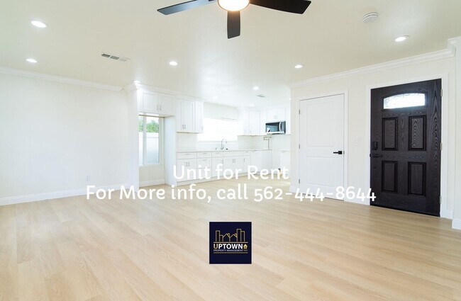 Building Photo - House - 2 Bedrooms / 2 Baths / Commerce