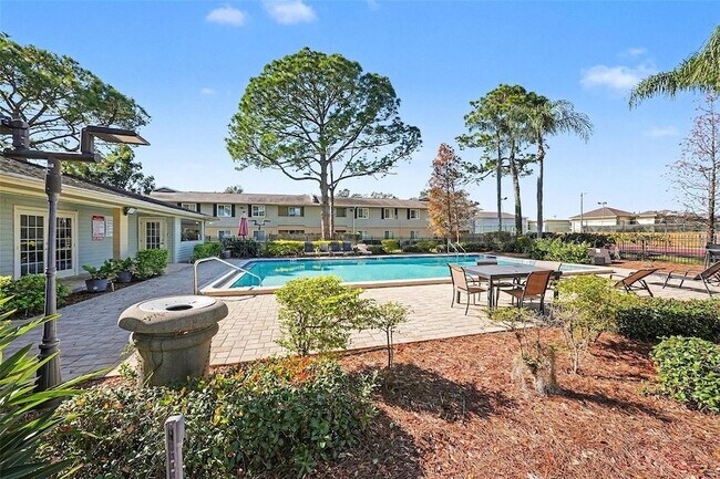 Building Photo - 550 Golden Raintree Pl