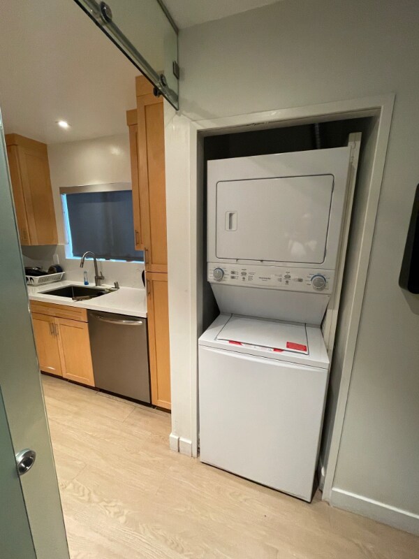 Building Photo - 11665 Mayfield Ave