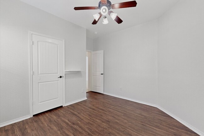 Building Photo - 1066 Carpenter Ct