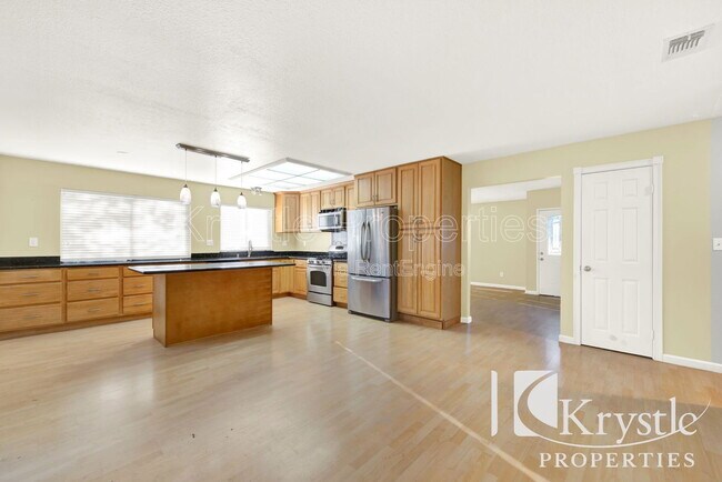 Building Photo - 2 Bridge Ct