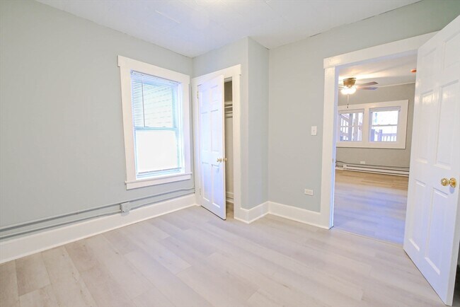 Building Photo - 105 Clarendon St