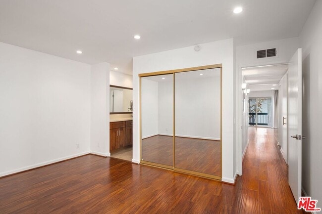 Building Photo - 4732 Park Granada