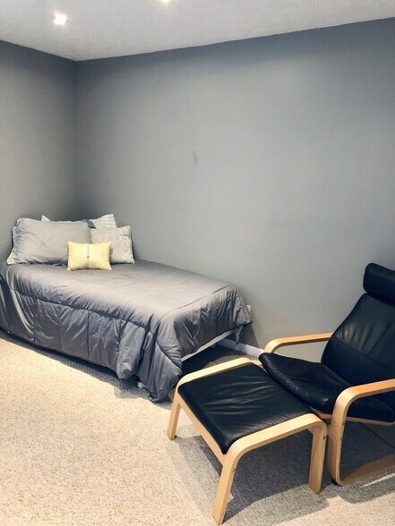 Building Photo - 8859 Eagleview Dr