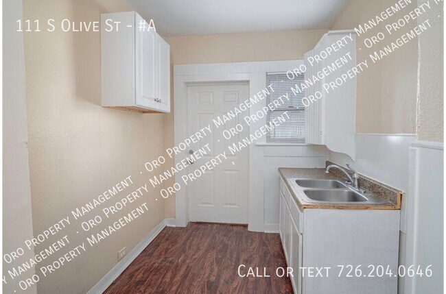 Building Photo - 111 S Olive St