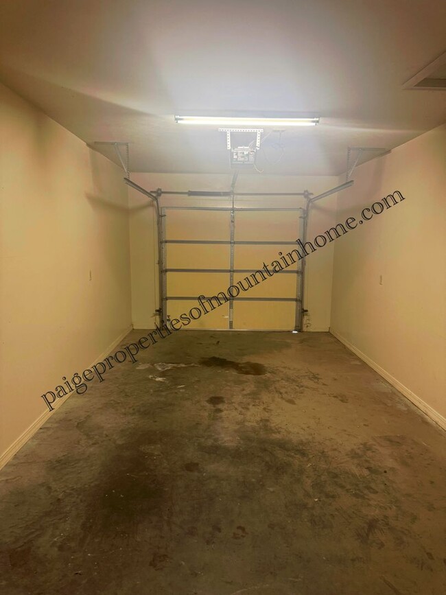 Building Photo - 1218/1220 Ridgecrest