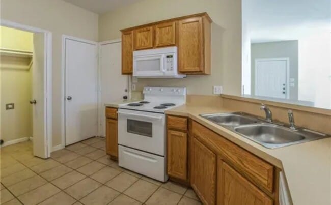 Building Photo - AVAILABLE NOW! (SECTION 8 ACCEPTED)