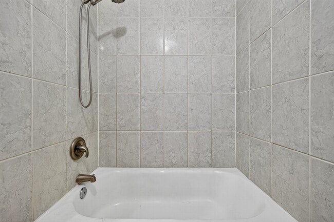 Building Photo - 3258 Meadway Dr