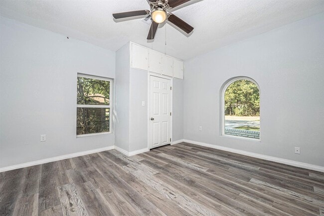 Building Photo - Beautifully updated 4 bed / 2 bath home