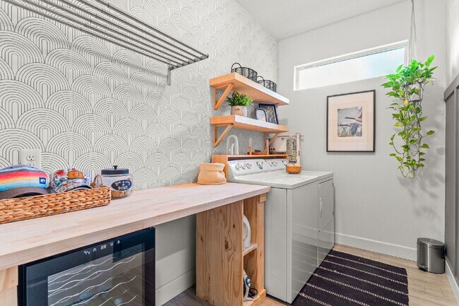 Building Photo - Charming 3-Bed with 2 Baths Oasis in St. C...