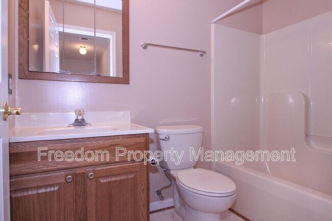 Building Photo - 6540 Cottonwood Dr