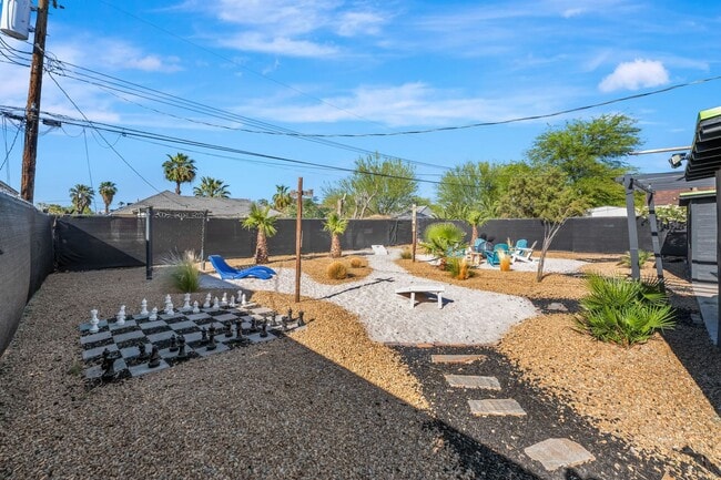 Building Photo - Luxury Home in Downtown Las Vegas!