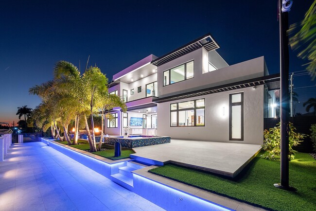 Building Photo - 2650 NE 48th Ct