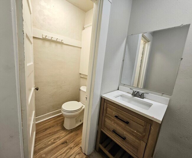 Building Photo - 511 Locust St