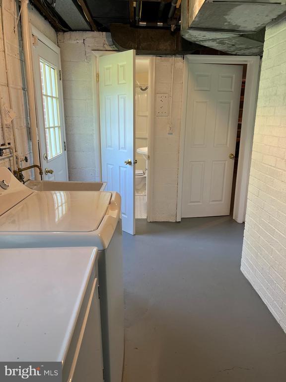 Building Photo - 4616 Willow Run Dr