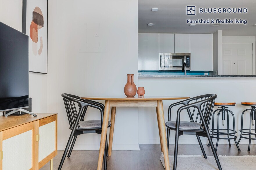 Building Photo - 850 N Randolph St