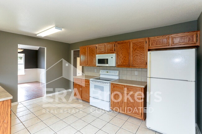 Building Photo - 2802 Southwood Dr