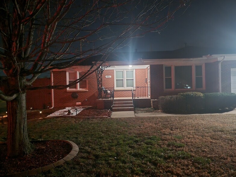 Building Photo - 3701 N Drexel Blvd