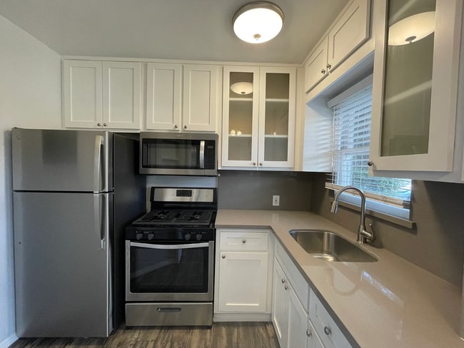 Building Photo - 1815 W Victory Blvd