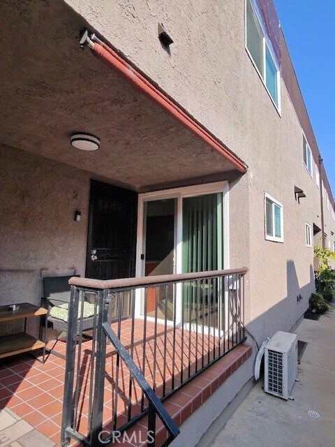 Building Photo - 427 Thompson Ave