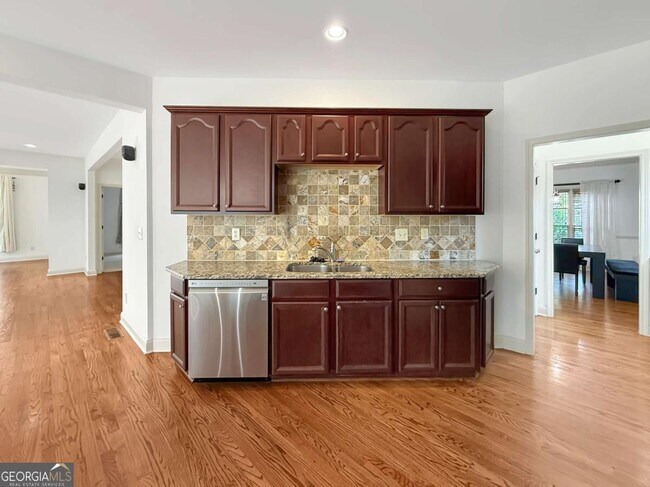 Building Photo - 8275 Majors Ridge Way