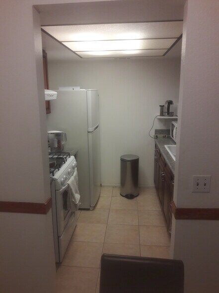 Building Photo - 2339 Lillyvale Ave