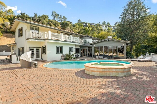 Building Photo - 3200 Oakley Dr